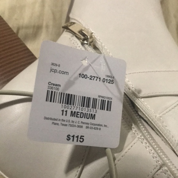 Liz Claiborne off whit high boots the knee gold hardware. NWT size 11M - Picture 6 of 7